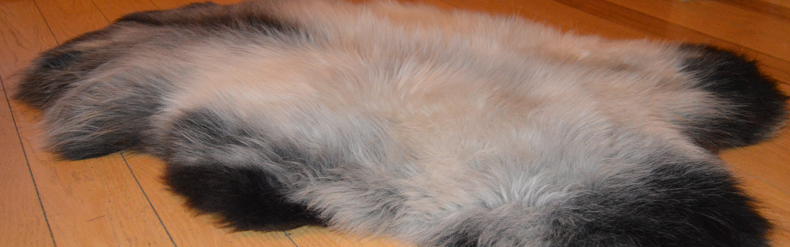 Jak skóry dekoracyjne upiększają wnętrze?